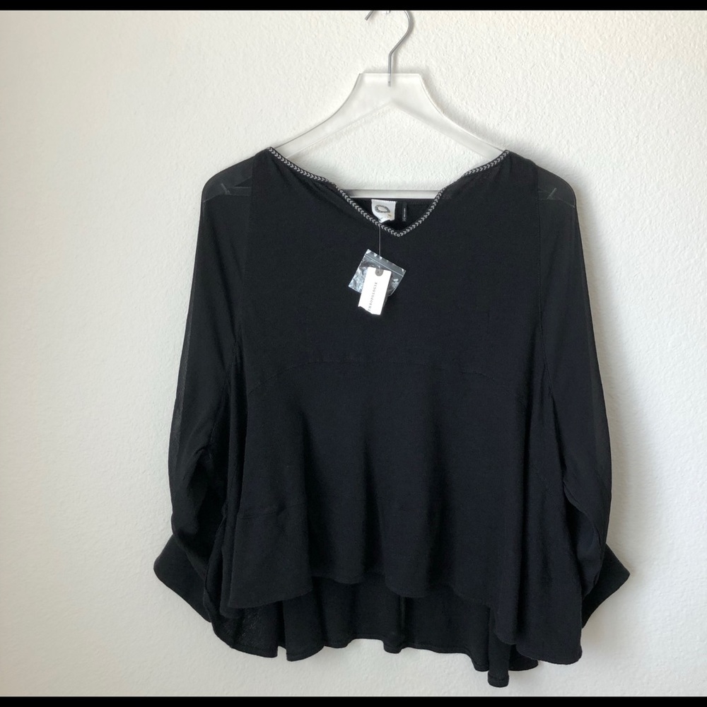 Akemi + Kin Women’s Black Flowy Top Size S
